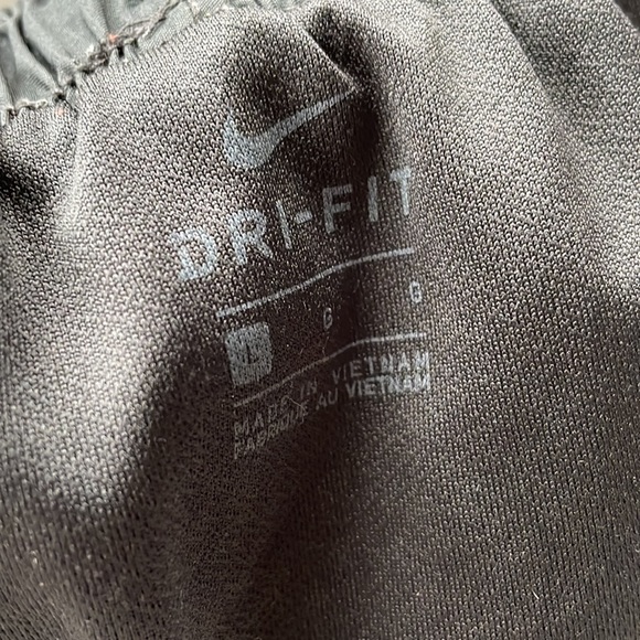 Size large Nike shorts - Picture 2 of 2